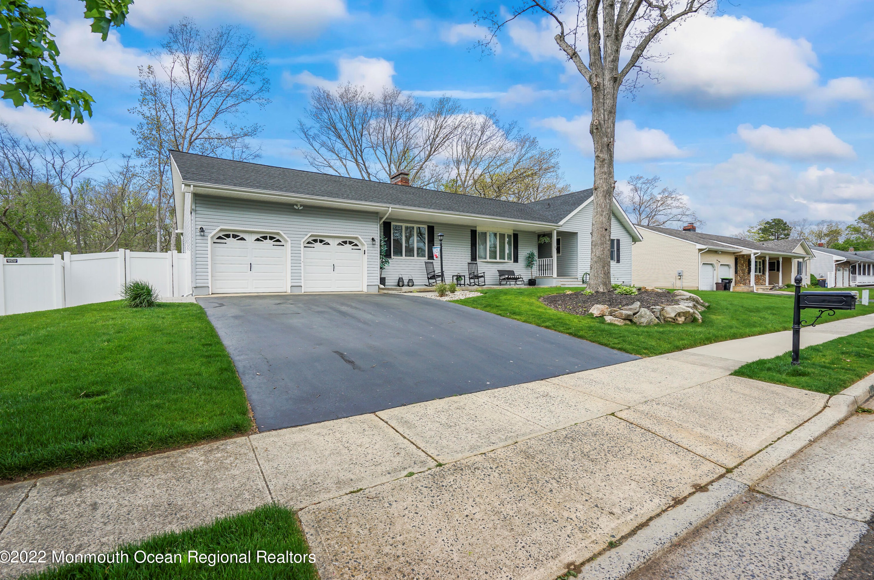 23 Mcfadden Dr, Monroe Twp NJ 08831-2416 exterior