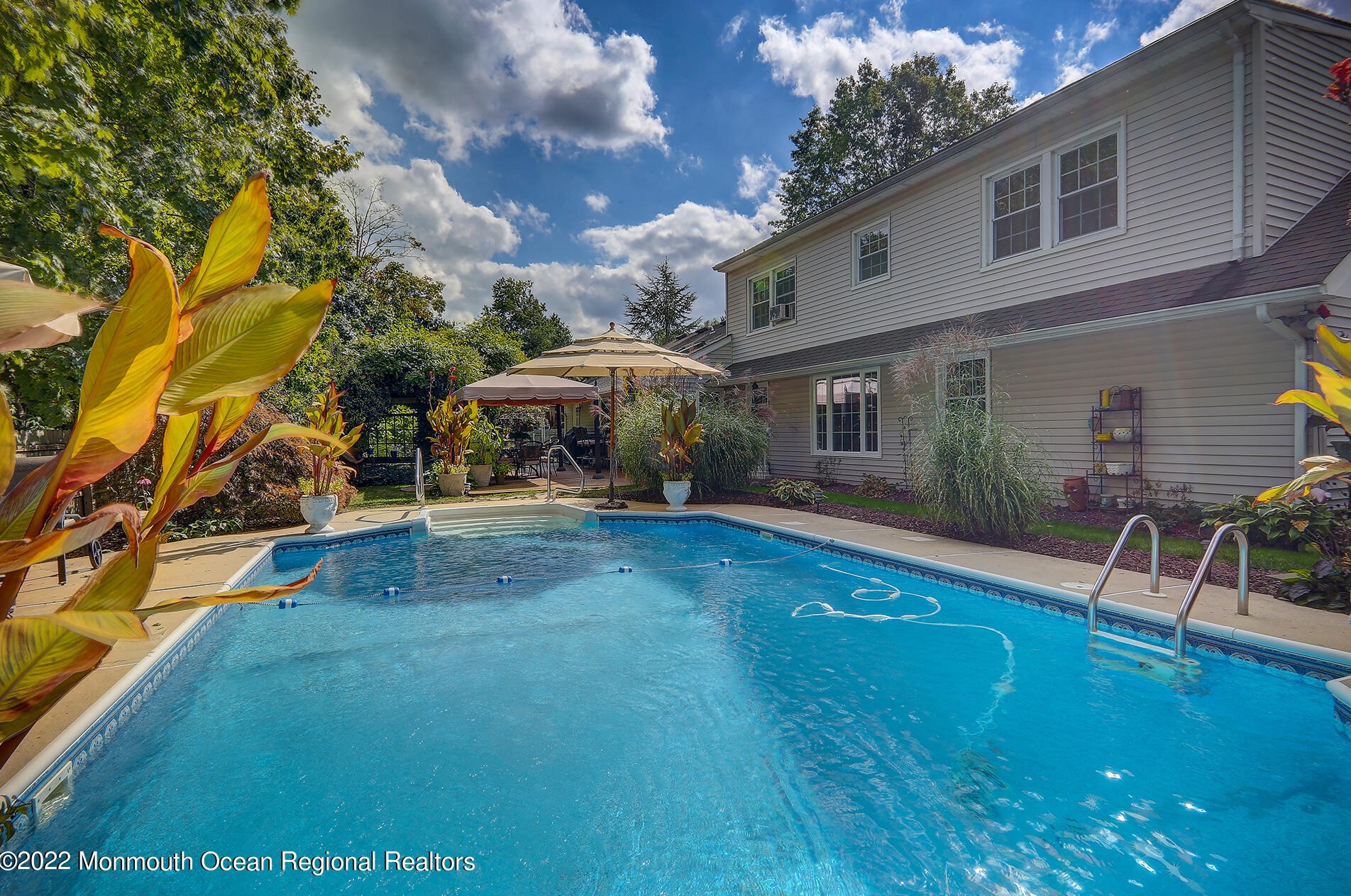 4382 Highway 516, Matawan NJ  07747-2158 exterior