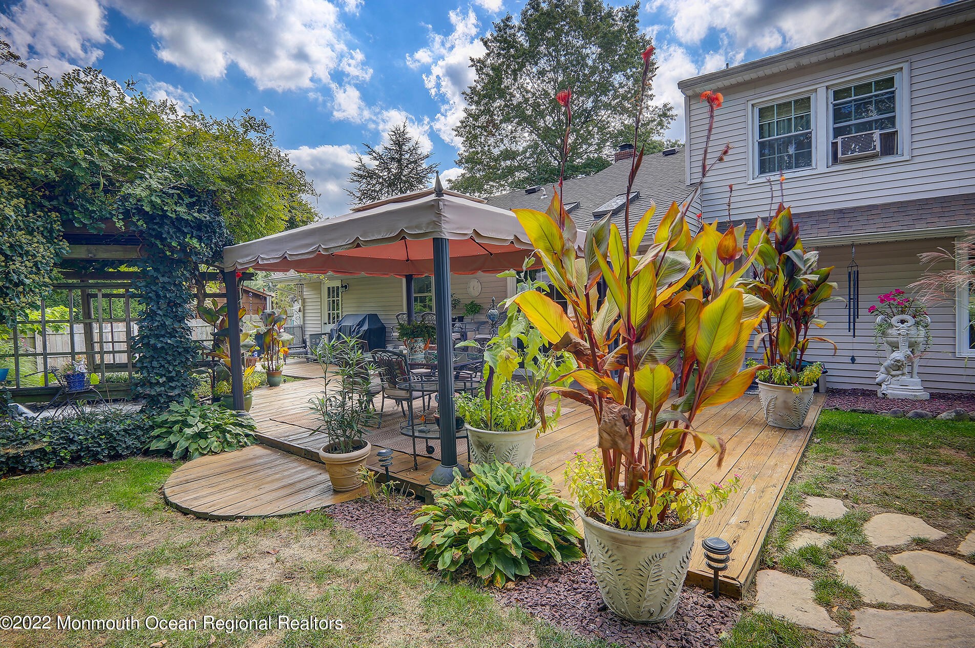 4382 Highway 516, Matawan NJ  07747-2158 exterior