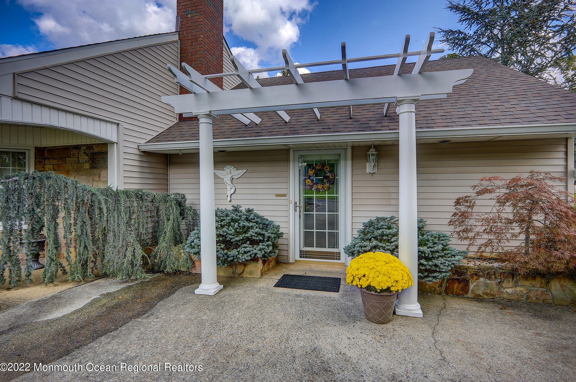 4382 Highway 516, Matawan NJ  07747-2158 exterior
