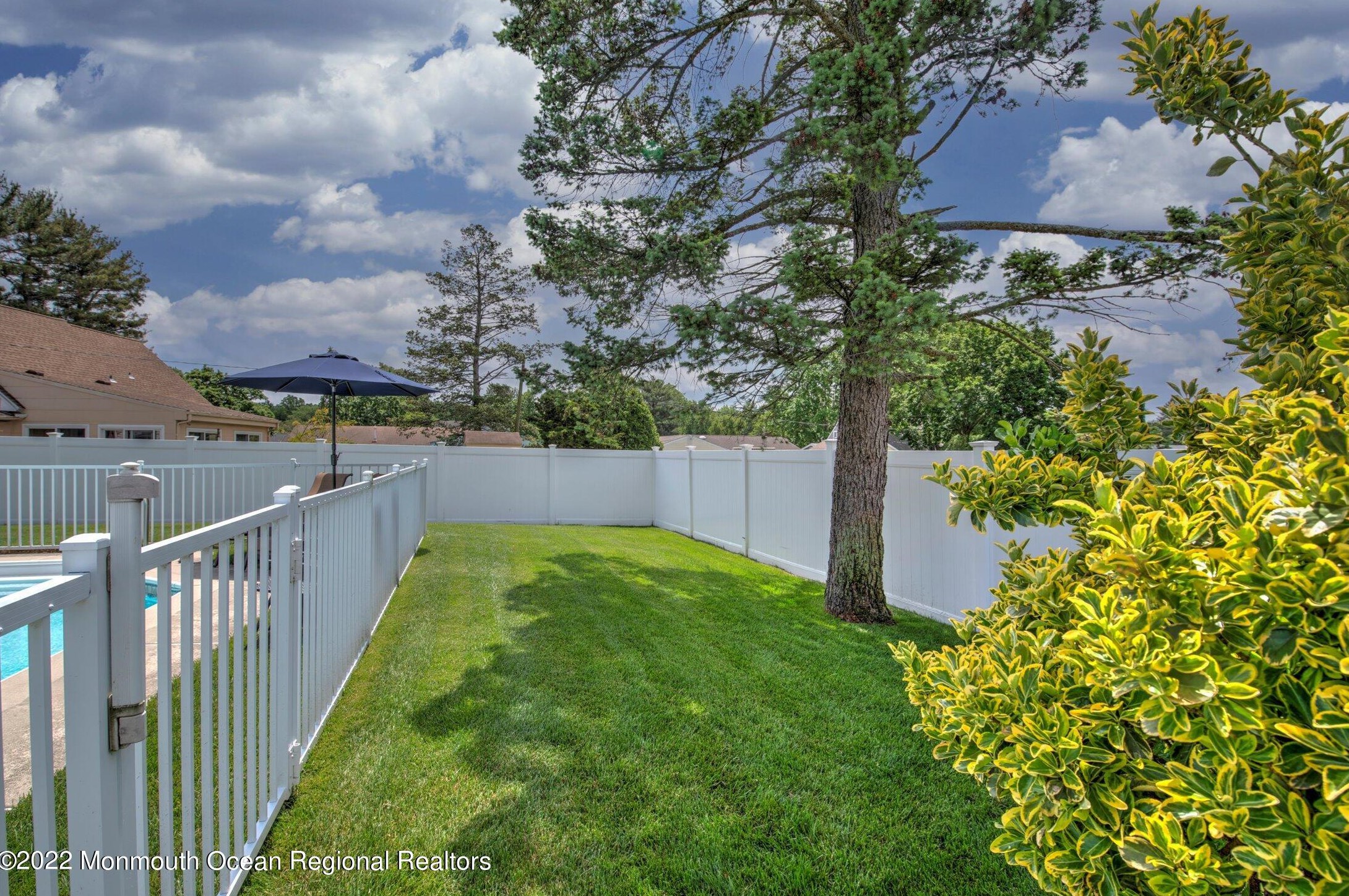 13 Idaho Ln, Matawan NJ 07747-1530 exterior