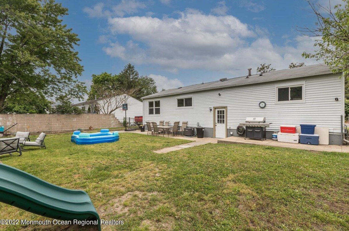 472 Dover Rd, Toms River NJ 08757-5222 exterior