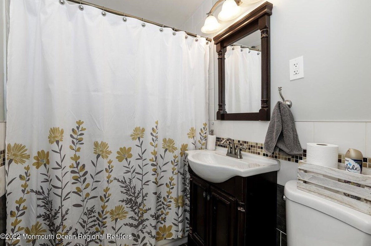 472 Dover Rd, Toms River NJ 08757-5222 exterior