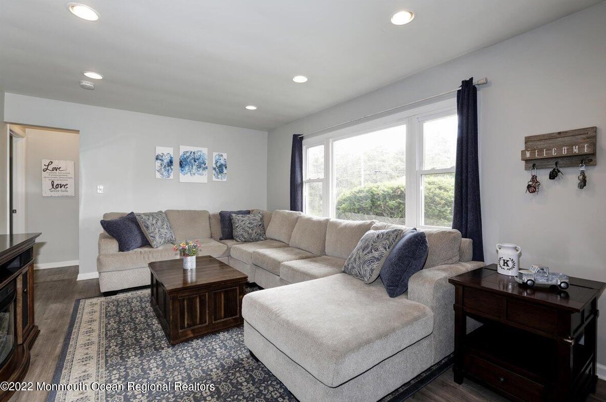 472 Dover Rd, Toms River NJ 08757-5222 exterior