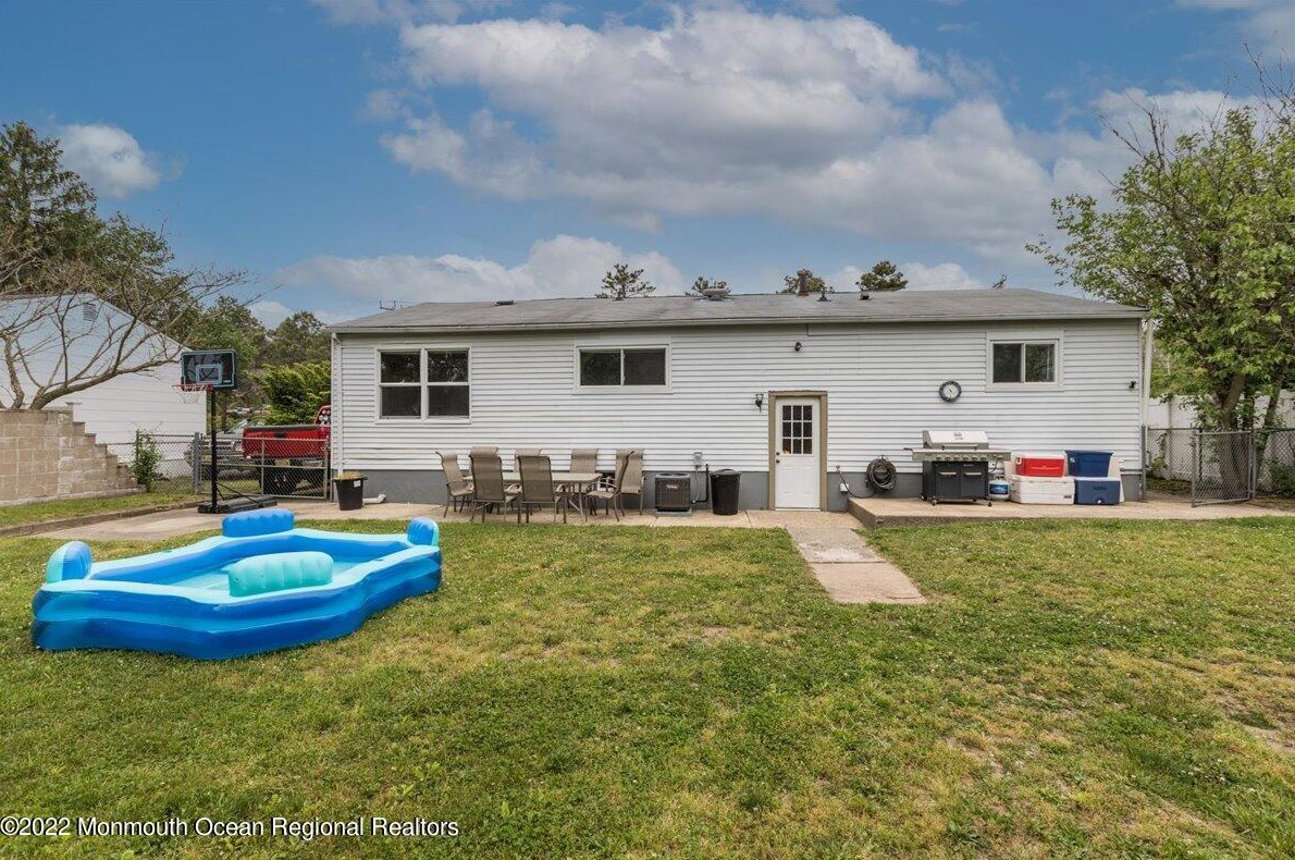 472 Dover Rd, Toms River NJ 08757-5222 exterior