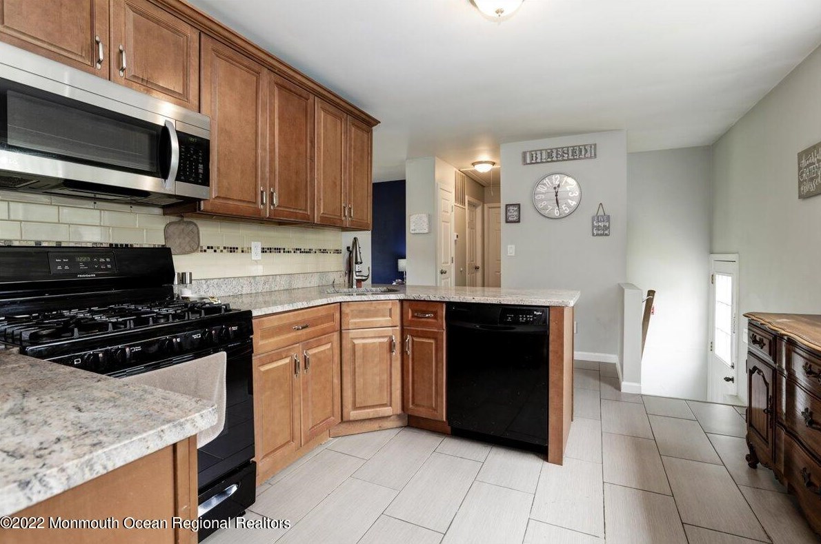 472 Dover Rd, Toms River NJ 08757-5222 exterior