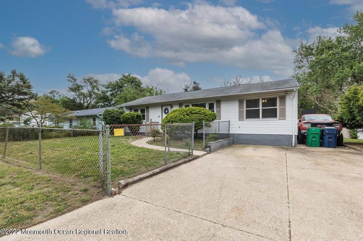 472 Dover Rd, Toms River NJ 08757-5222 exterior