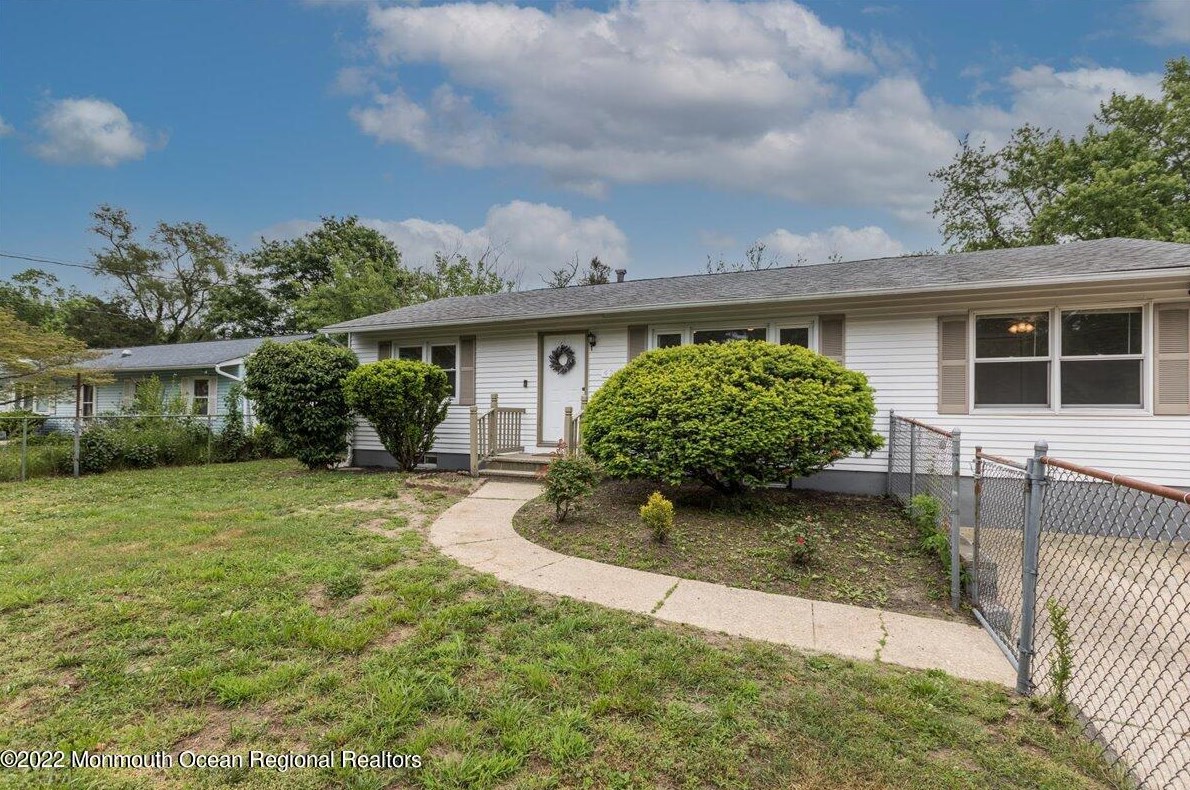 472 Dover Rd, Toms River NJ 08757-5222 exterior