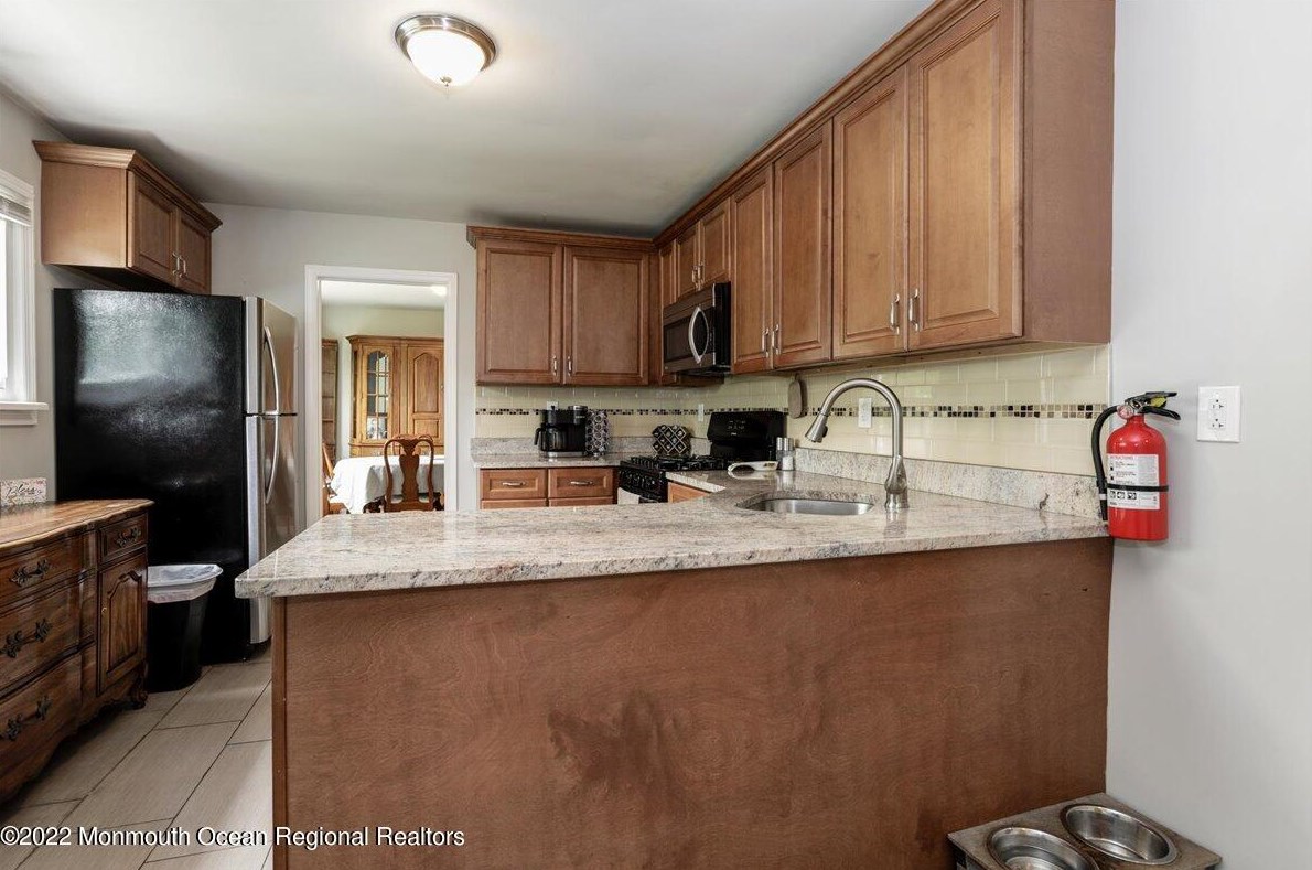 472 Dover Rd, Toms River NJ 08757-5222 exterior