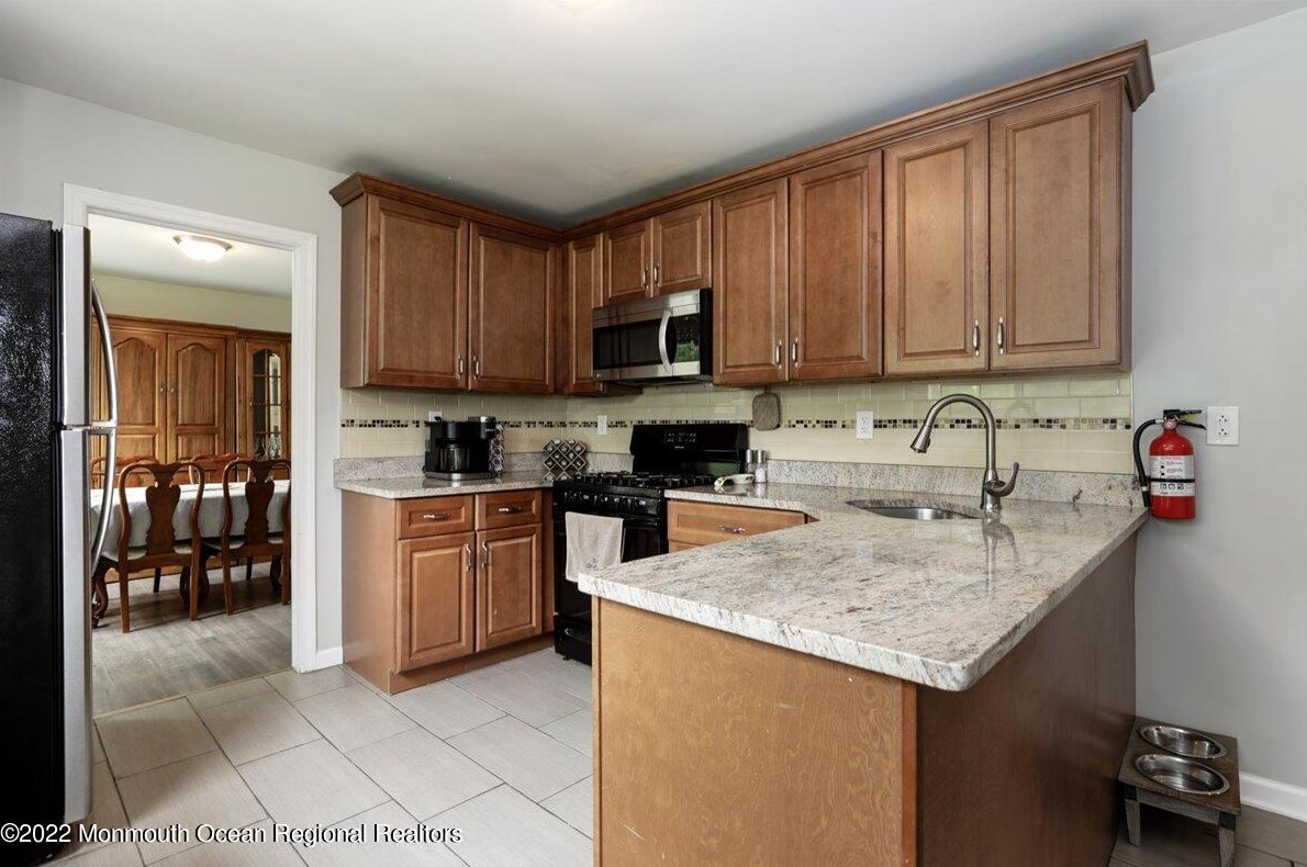 472 Dover Rd, Toms River NJ 08757-5222 exterior