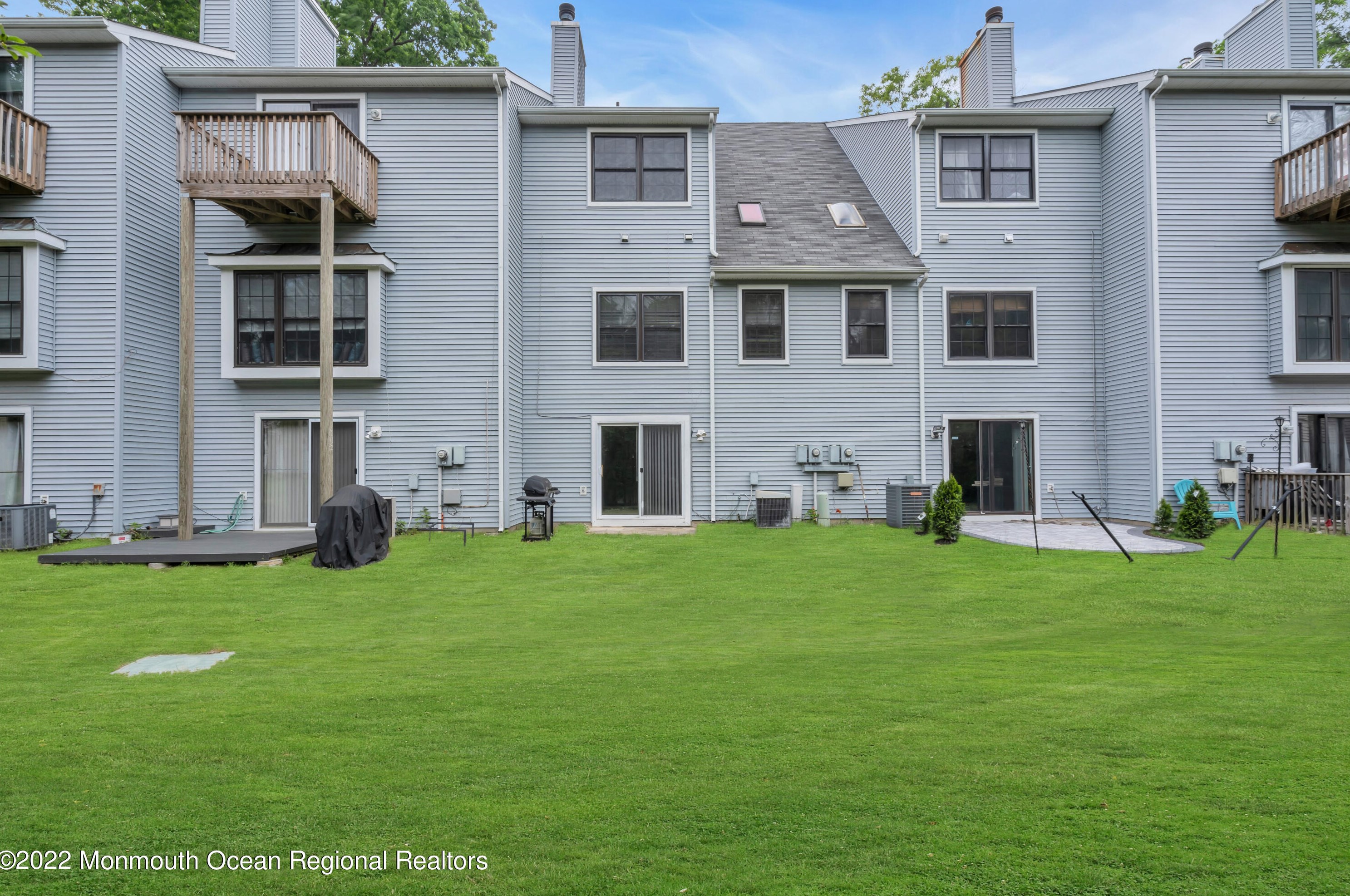 204 Bent Trl, Toms River NJ 08753-8339 exterior