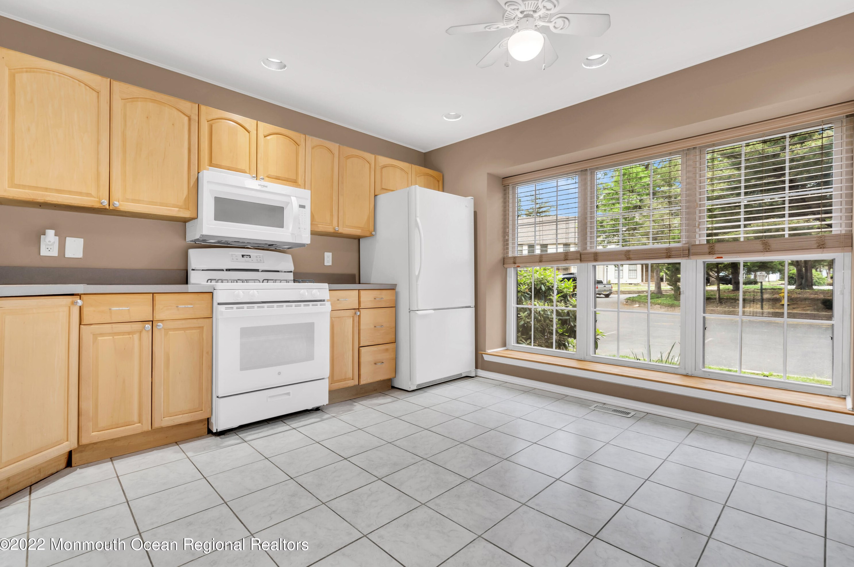 204 Bent Trl, Toms River NJ 08753-8339 exterior