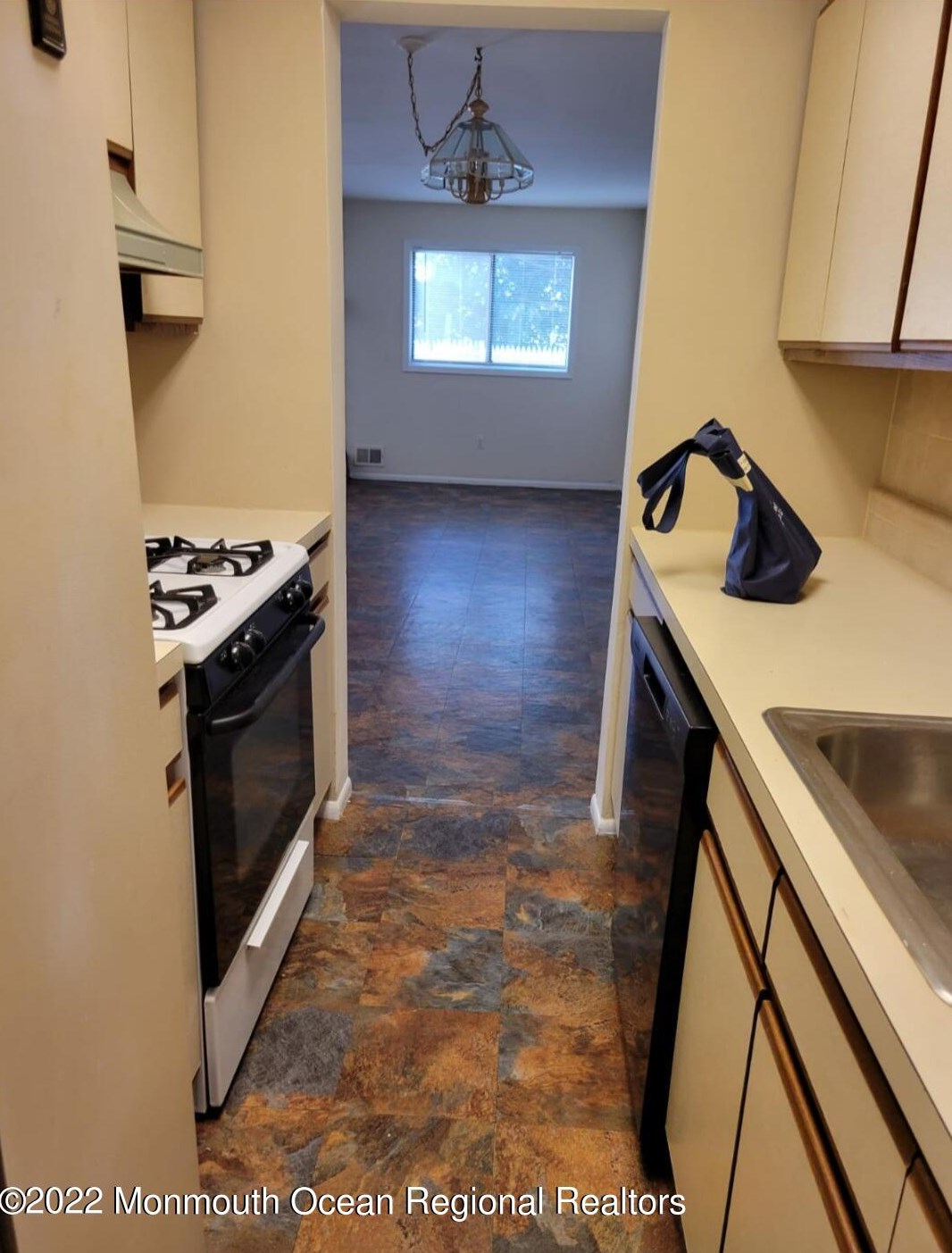 5 Homestead Dr, Matawan NJ  07747-9706 exterior