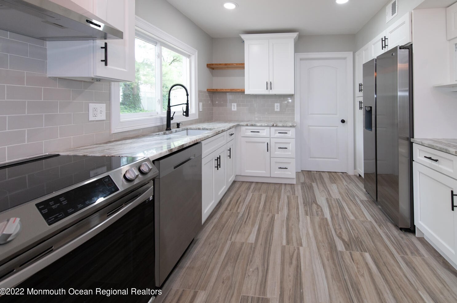 46 Avondale Ln, Matawan NJ  07747-1235 exterior