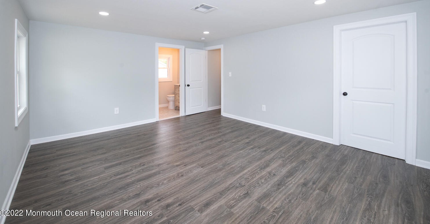 46 Avondale Ln, Matawan NJ  07747-1235 exterior