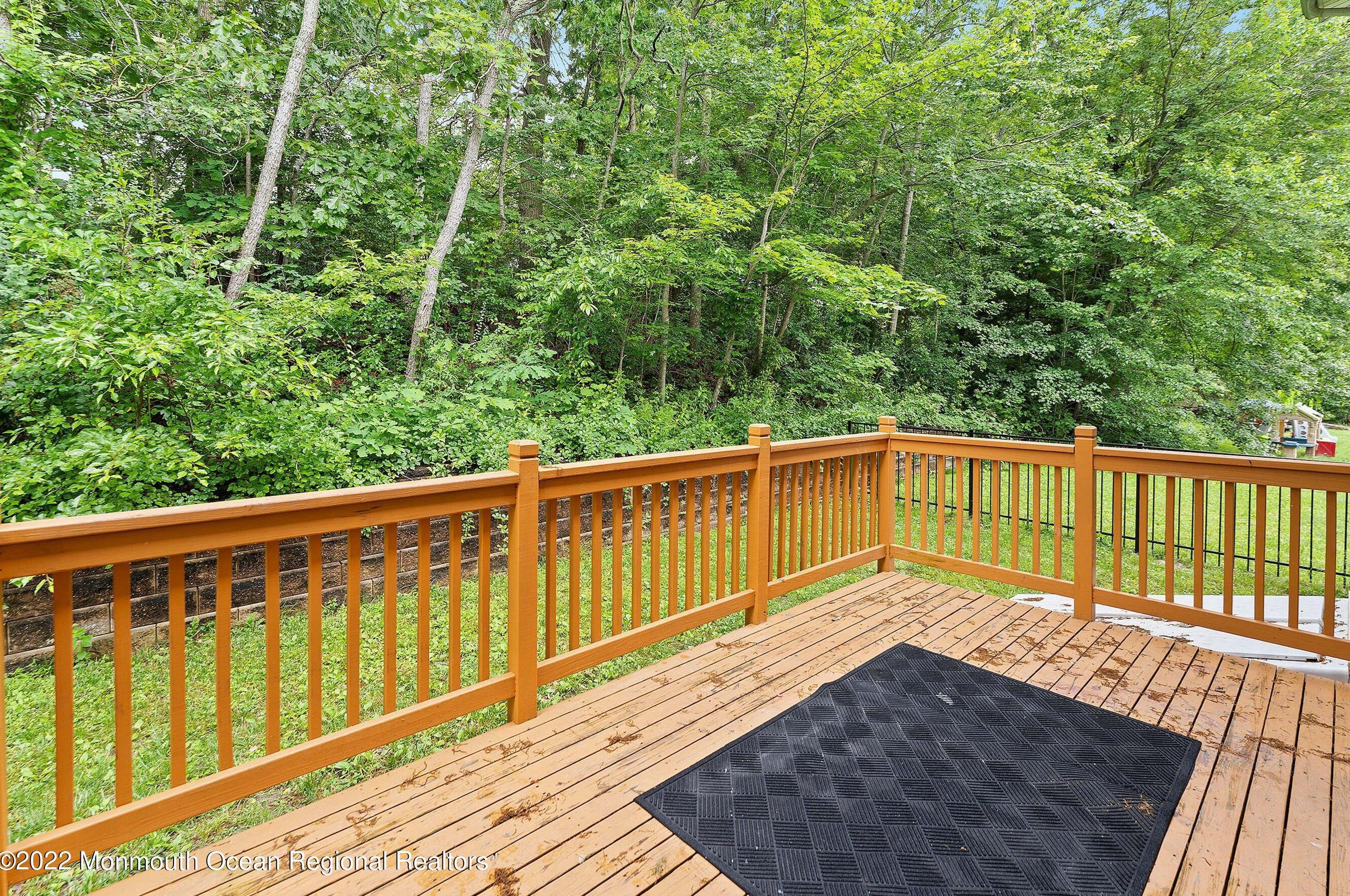 722 Mccormick Dr, Toms River NJ  08753-4338 exterior