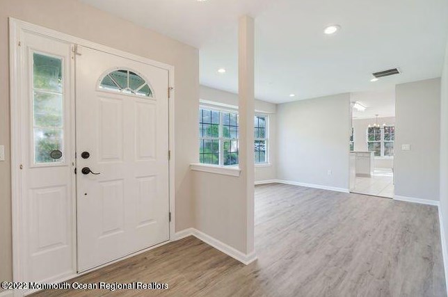 40 Skyline Dr, Lakewood, NJ 08701