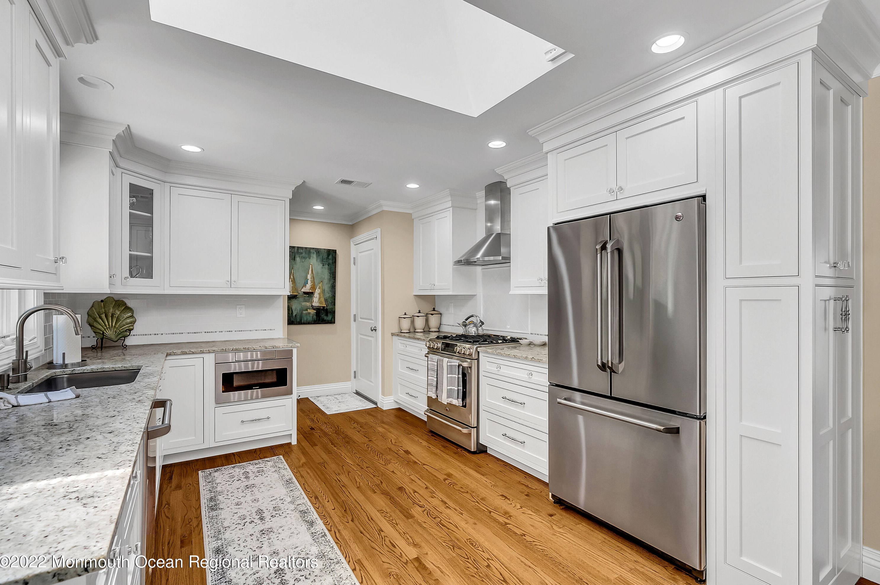 2017 Vernon St, Oakhurst NJ  07755-1155 exterior