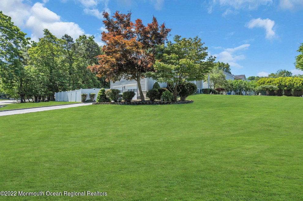 3 London Ct, Toms River NJ 08753-2215 exterior