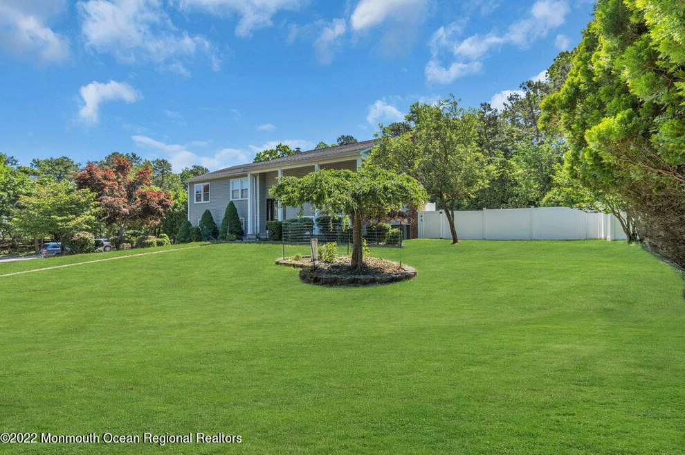 3 London Ct, Toms River NJ 08753-2215 exterior