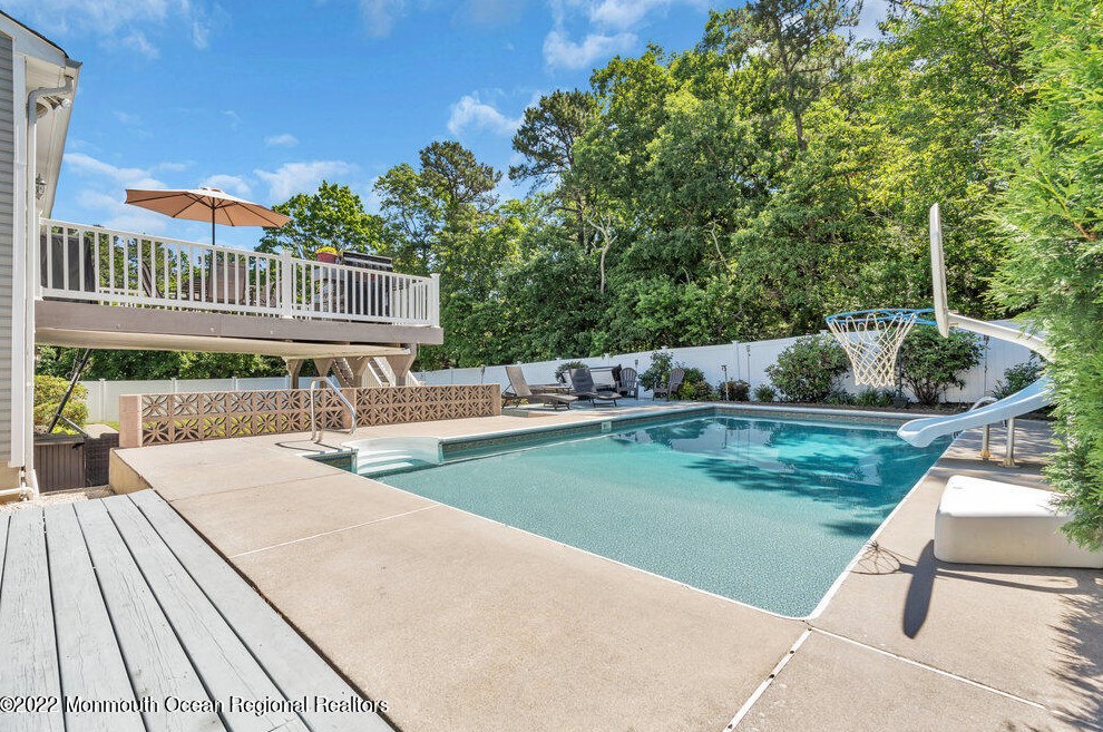 3 London Ct, Toms River NJ 08753-2215 exterior