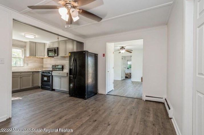 53 Maplewood Ave, Ideal Beach NJ  07734-1133 exterior