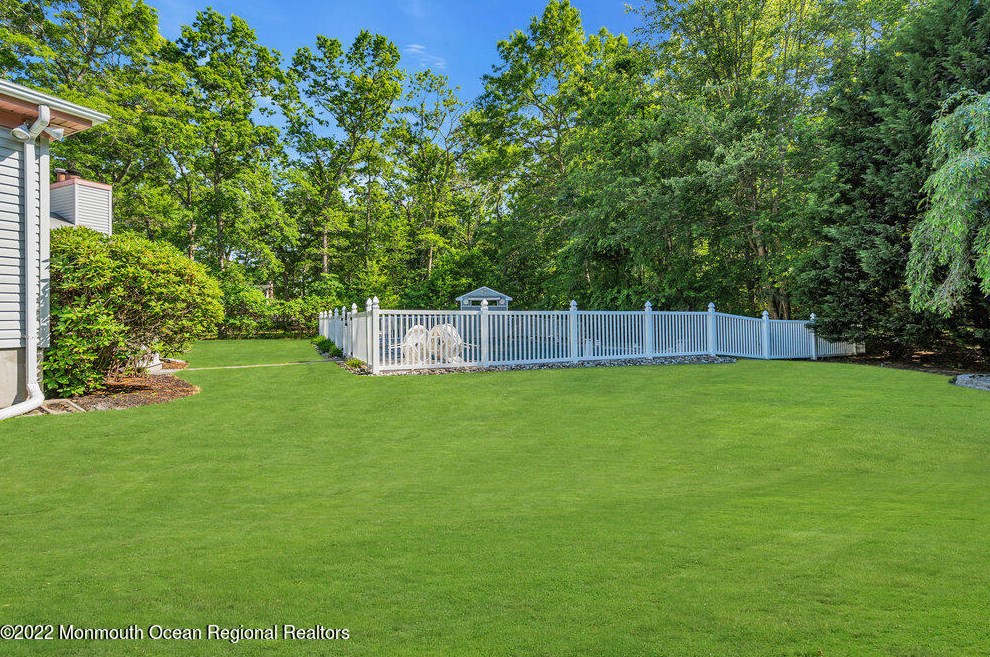 1982 Leonard Dr, Toms River NJ  08755-1501 exterior