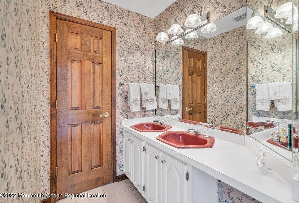 1982 Leonard Dr, Toms River NJ  08755-1501 exterior