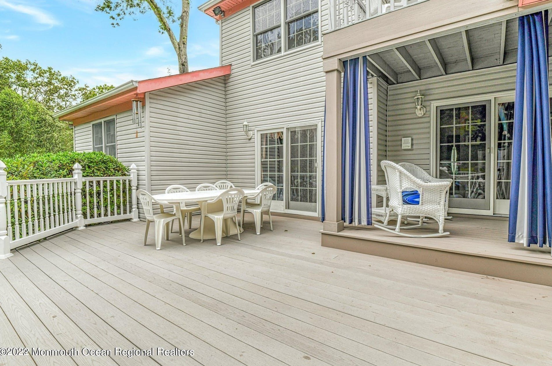 1982 Leonard Dr, Toms River NJ  08755-1501 exterior