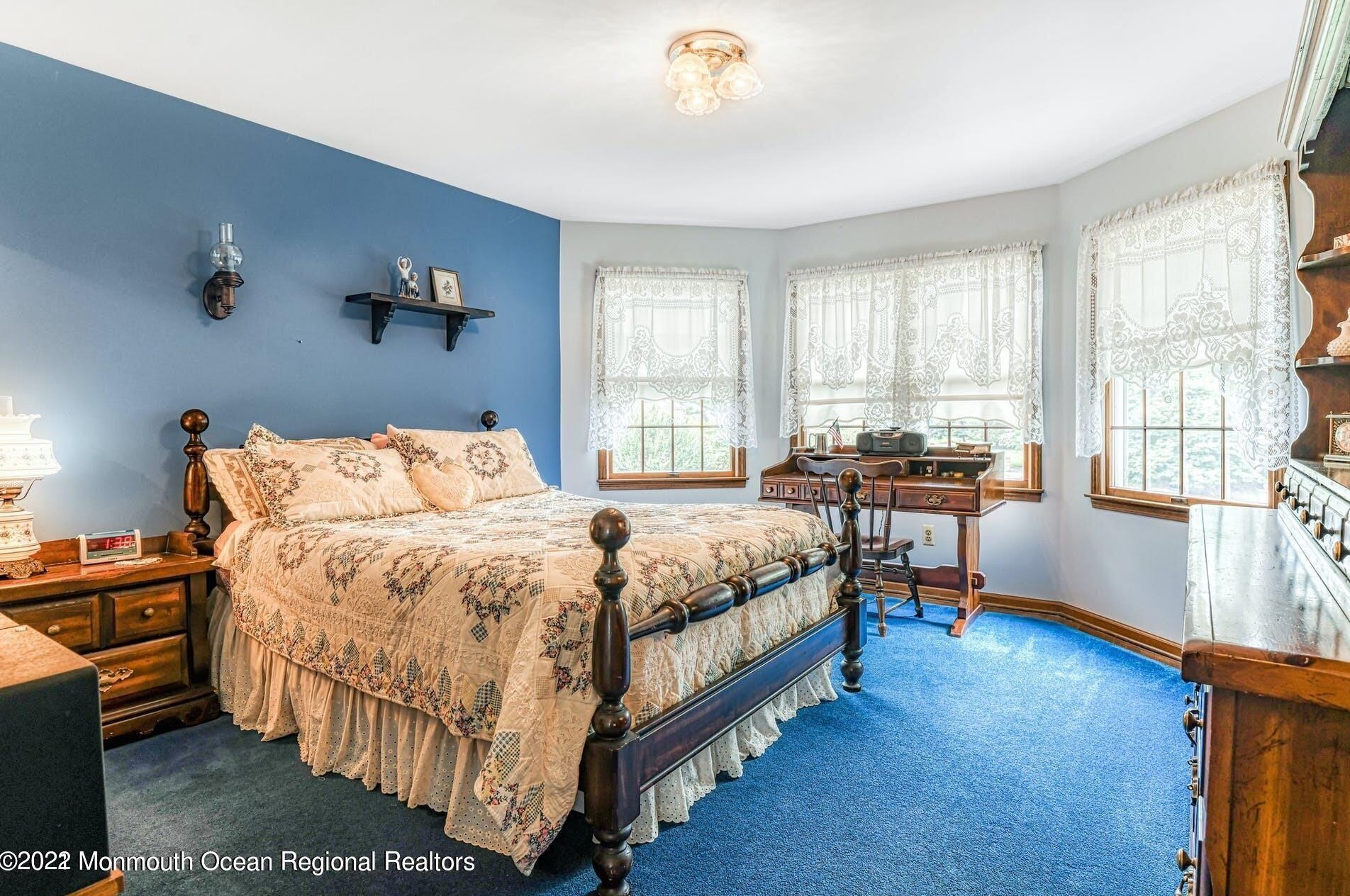 1982 Leonard Dr, Toms River NJ  08755-1501 exterior