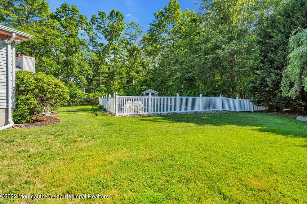 1982 Leonard Dr, Toms River NJ  08755-1501 exterior