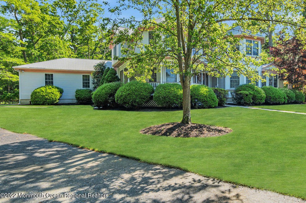 1982 Leonard Dr, Toms River NJ  08755-1501 exterior