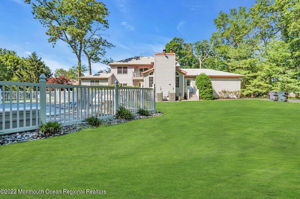 1982 Leonard Dr, Toms River NJ  08755-1501 exterior