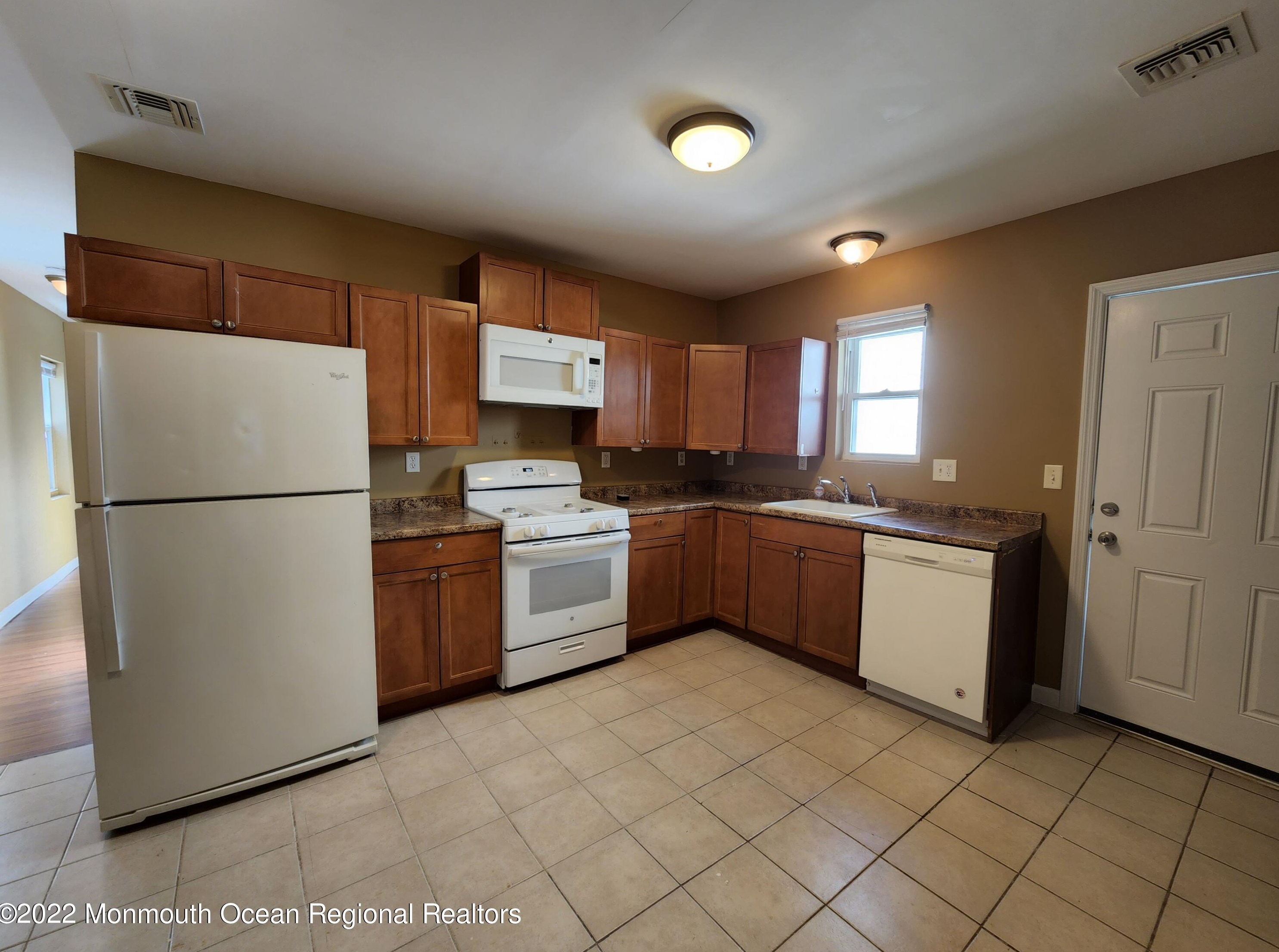 725 Park Ave, Keyport NJ  07735-3126 exterior