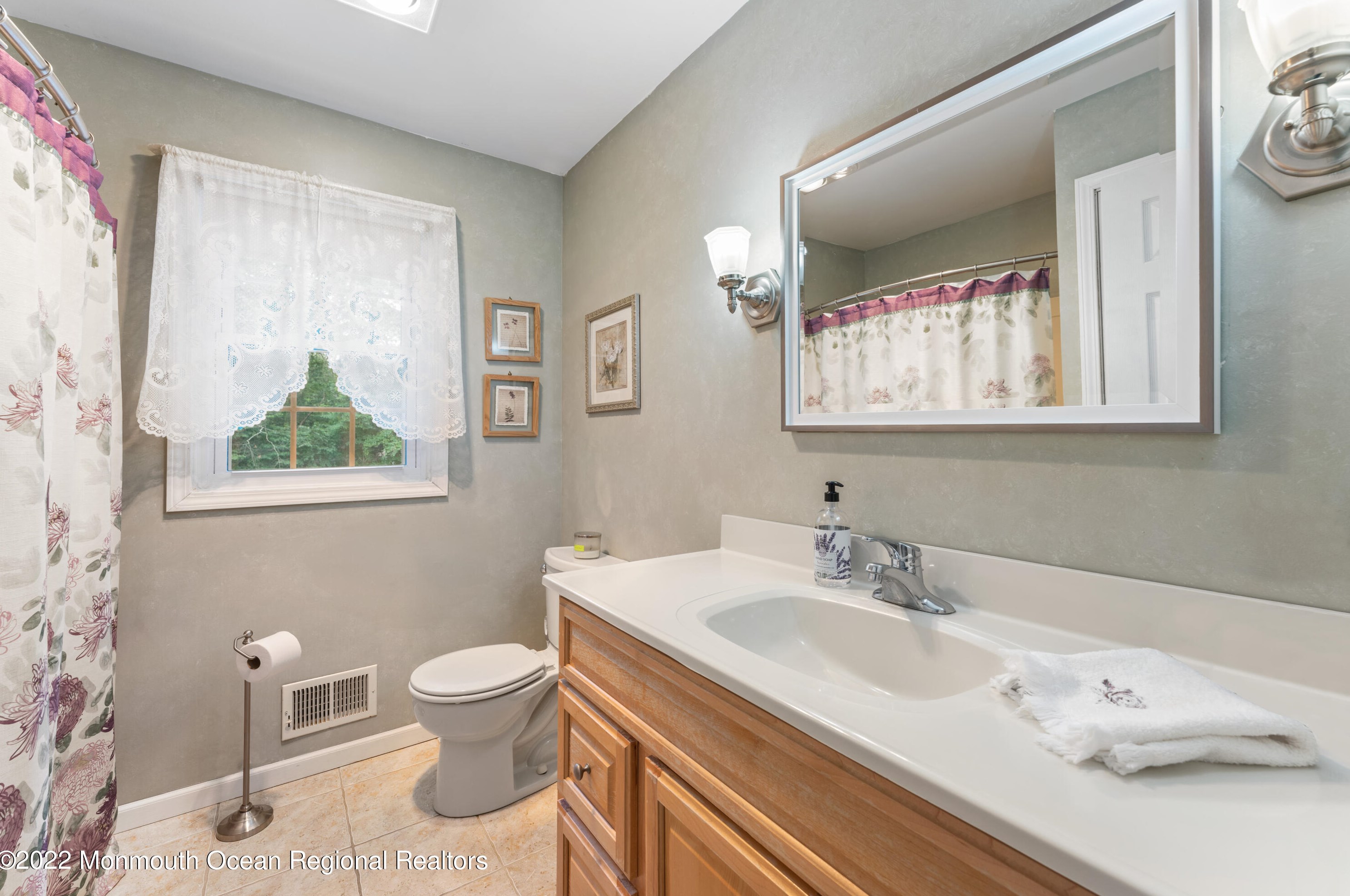 1156 Hickory St, Toms River NJ 08755-1302 exterior