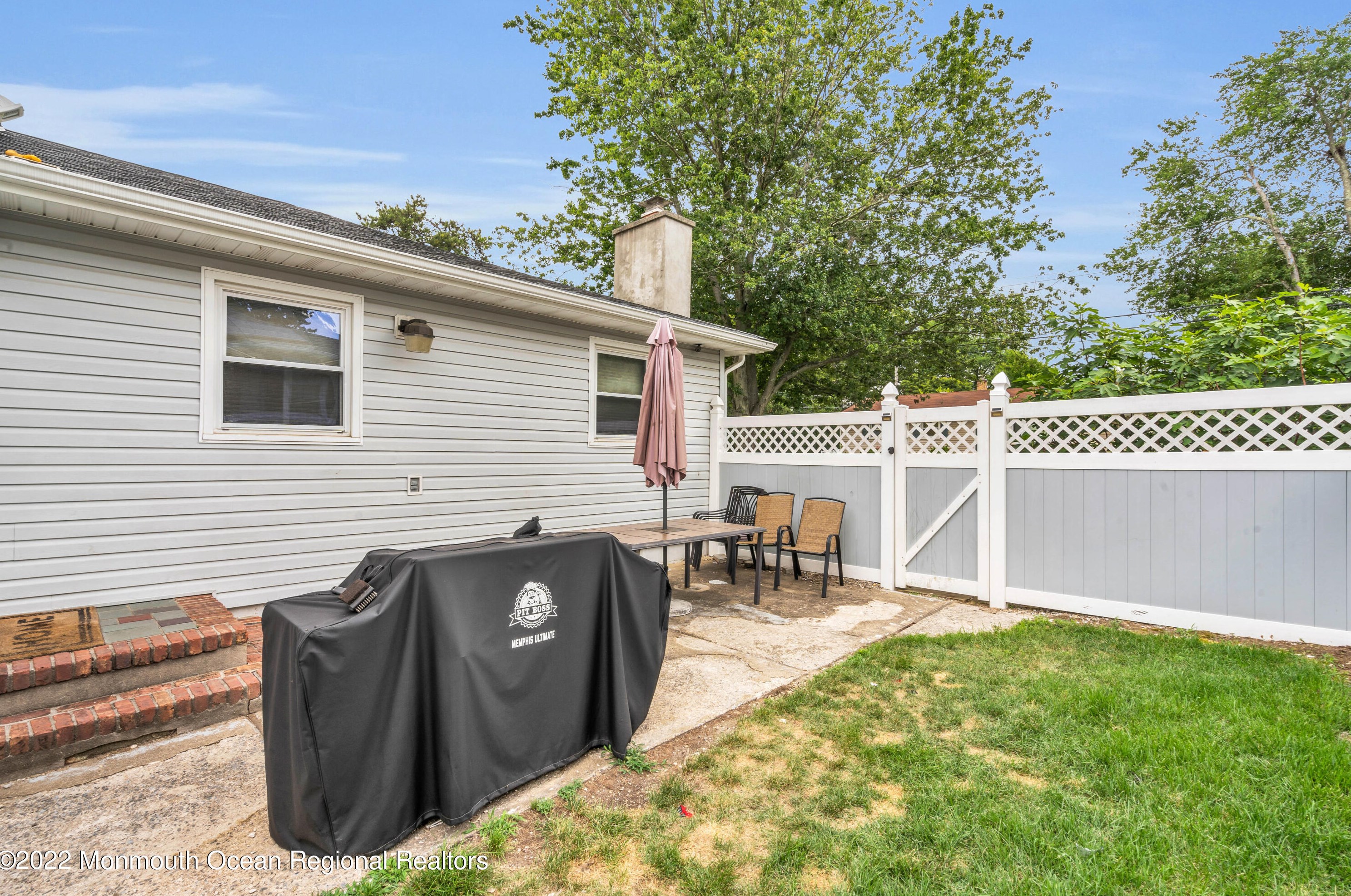 23 Locker St, Beachwood NJ  08722-4031 exterior