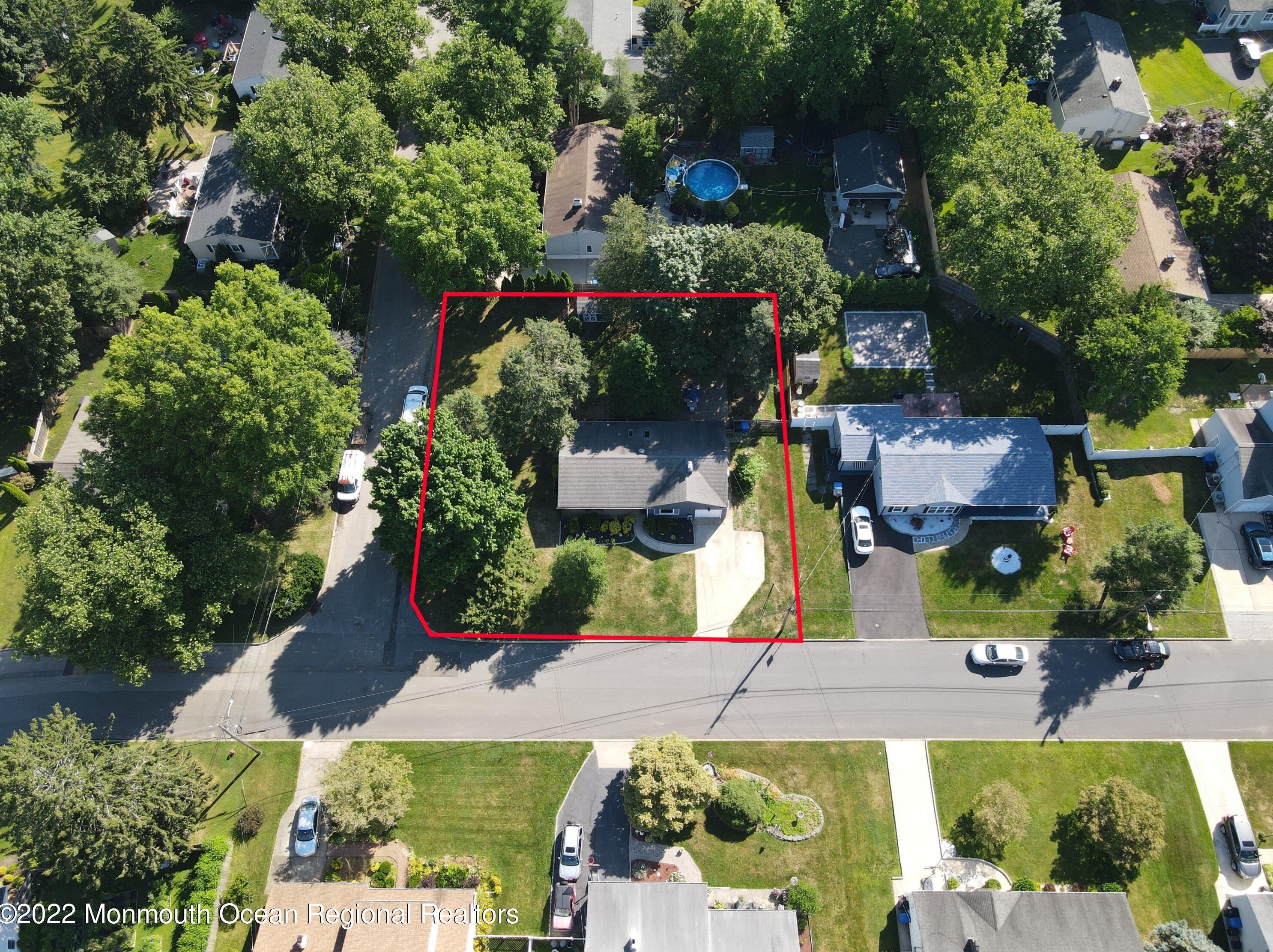 14 Cherry Tree Ln, Middletown, NJ 07748