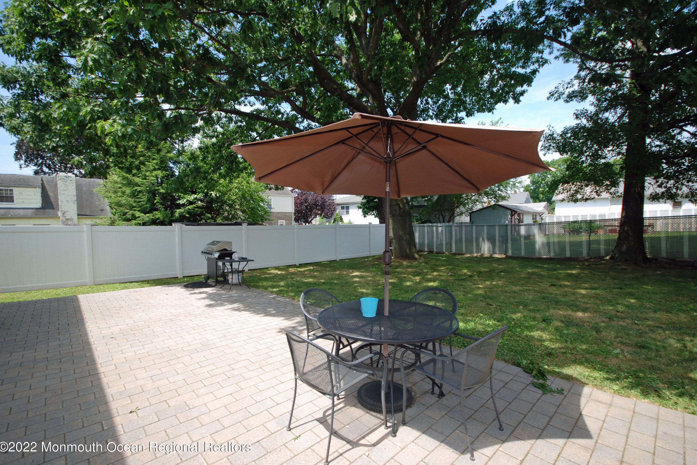 127 Smt Ave, Lyndhurst NJ 07071-1228 exterior