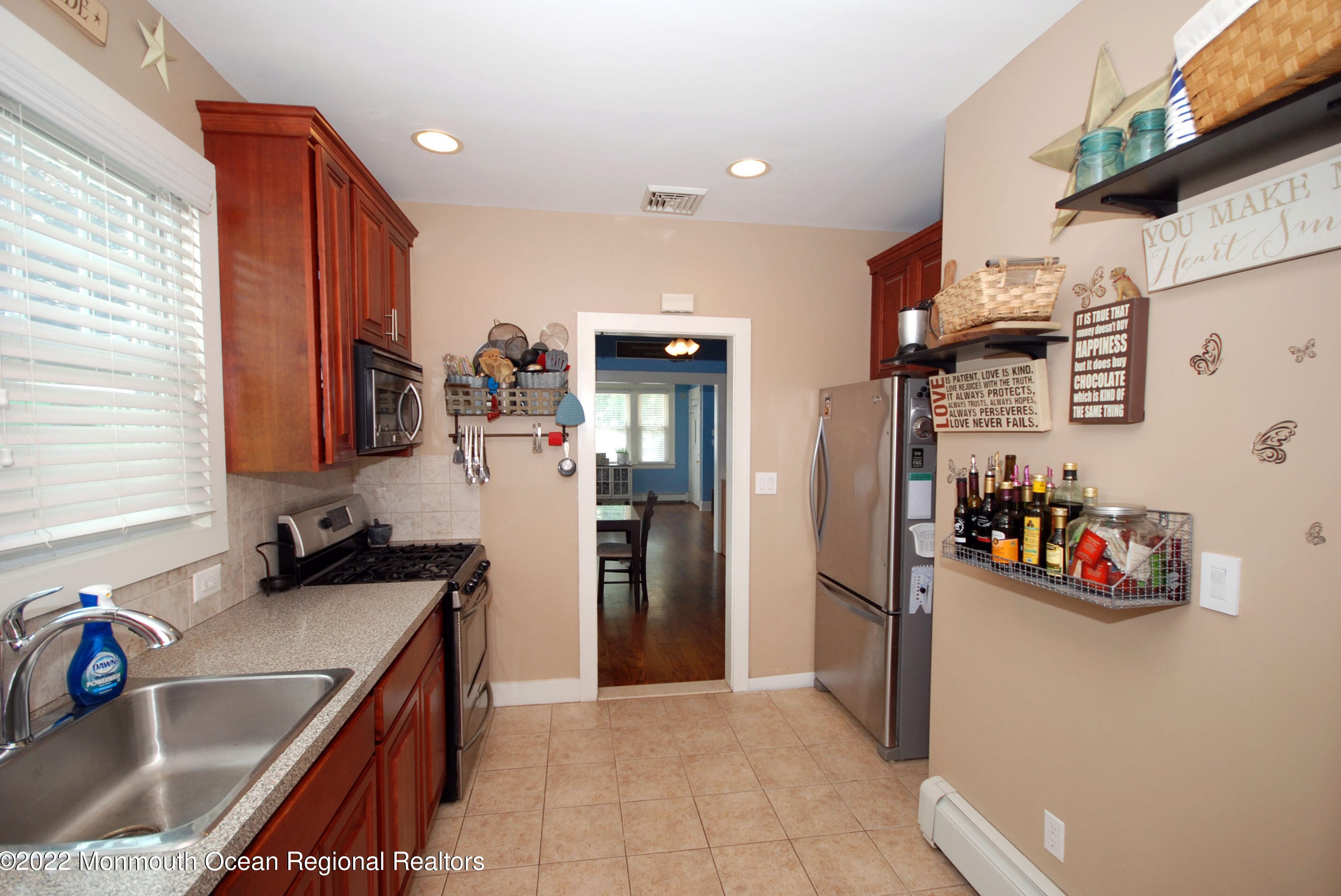 127 Smt Ave, Lyndhurst NJ 07071-1228 exterior