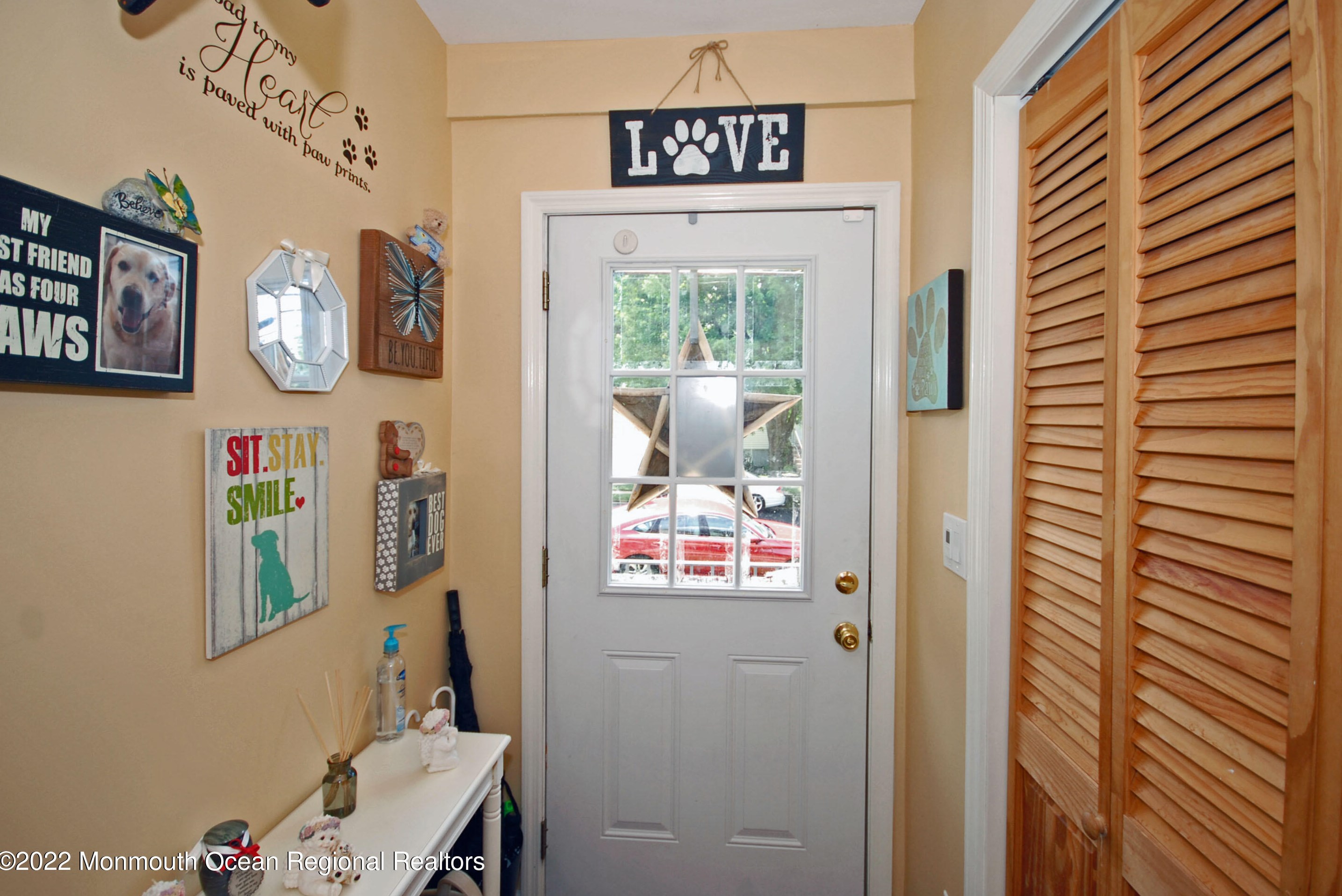 127 Smt Ave, Lyndhurst NJ 07071-1228 exterior