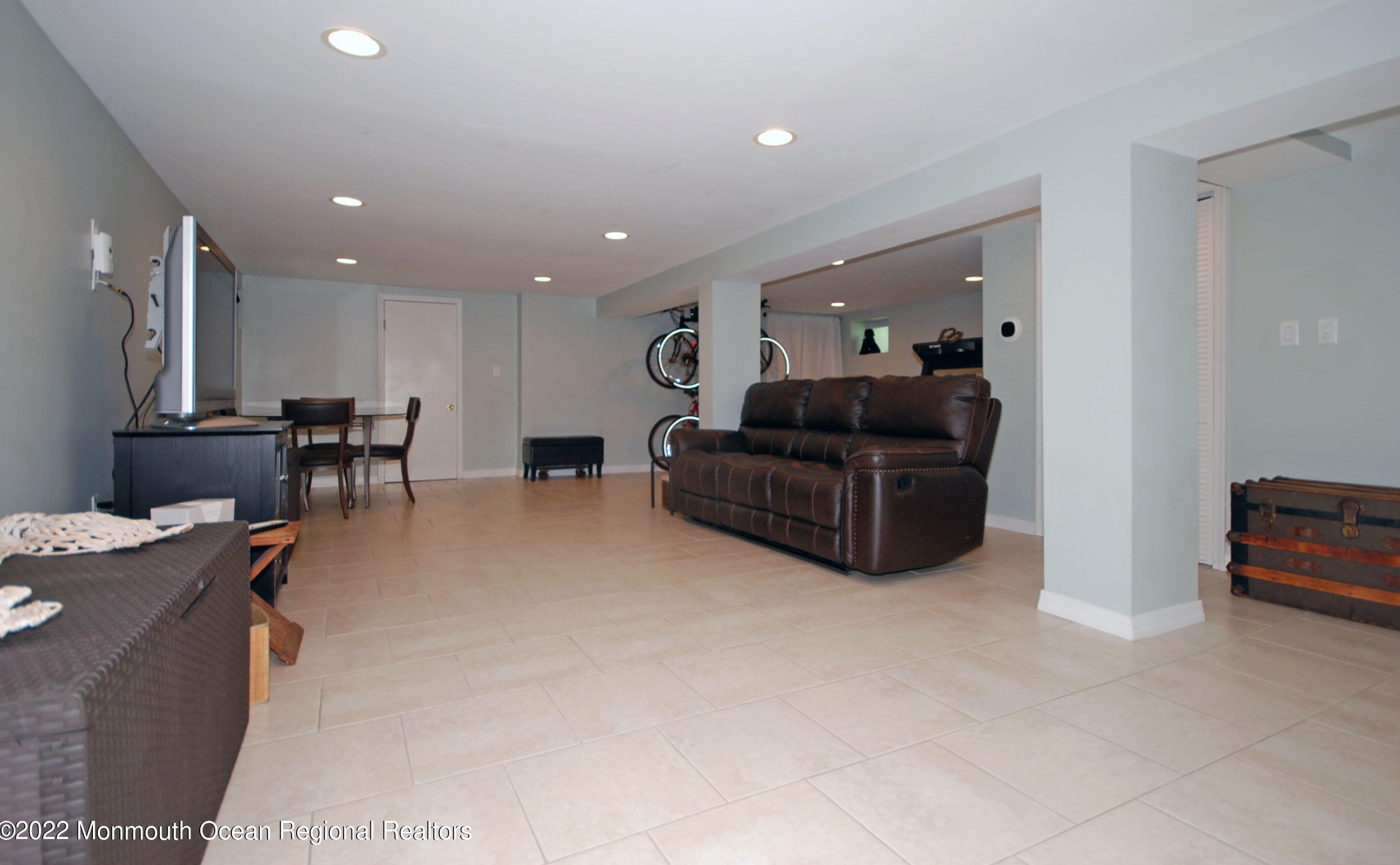 127 Smt Ave, Lyndhurst NJ 07071-1228 exterior