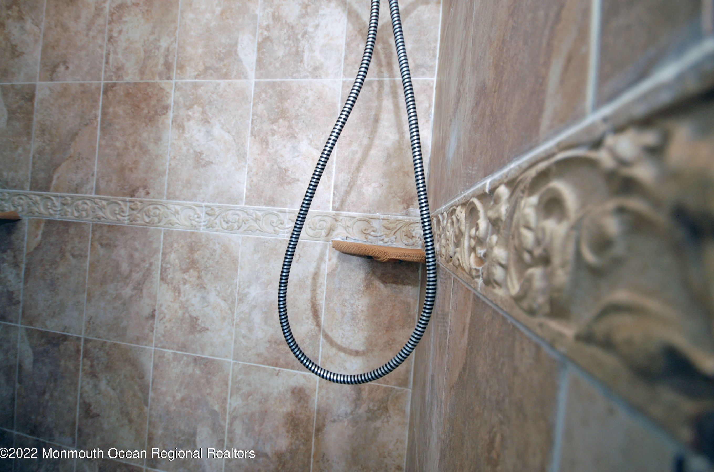 127 Smt Ave, Lyndhurst NJ 07071-1228 exterior