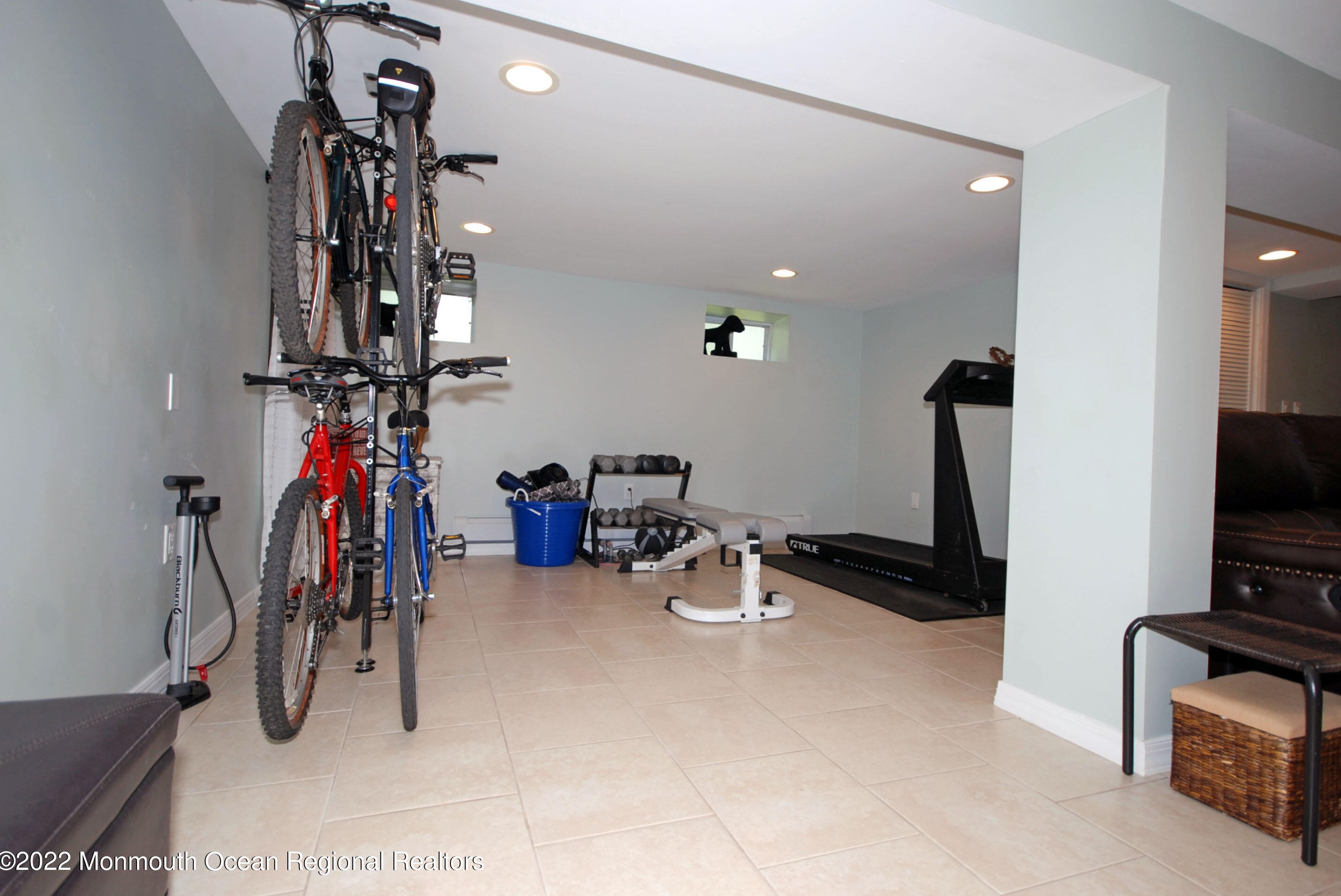 127 Smt Ave, Lyndhurst NJ 07071-1228 exterior