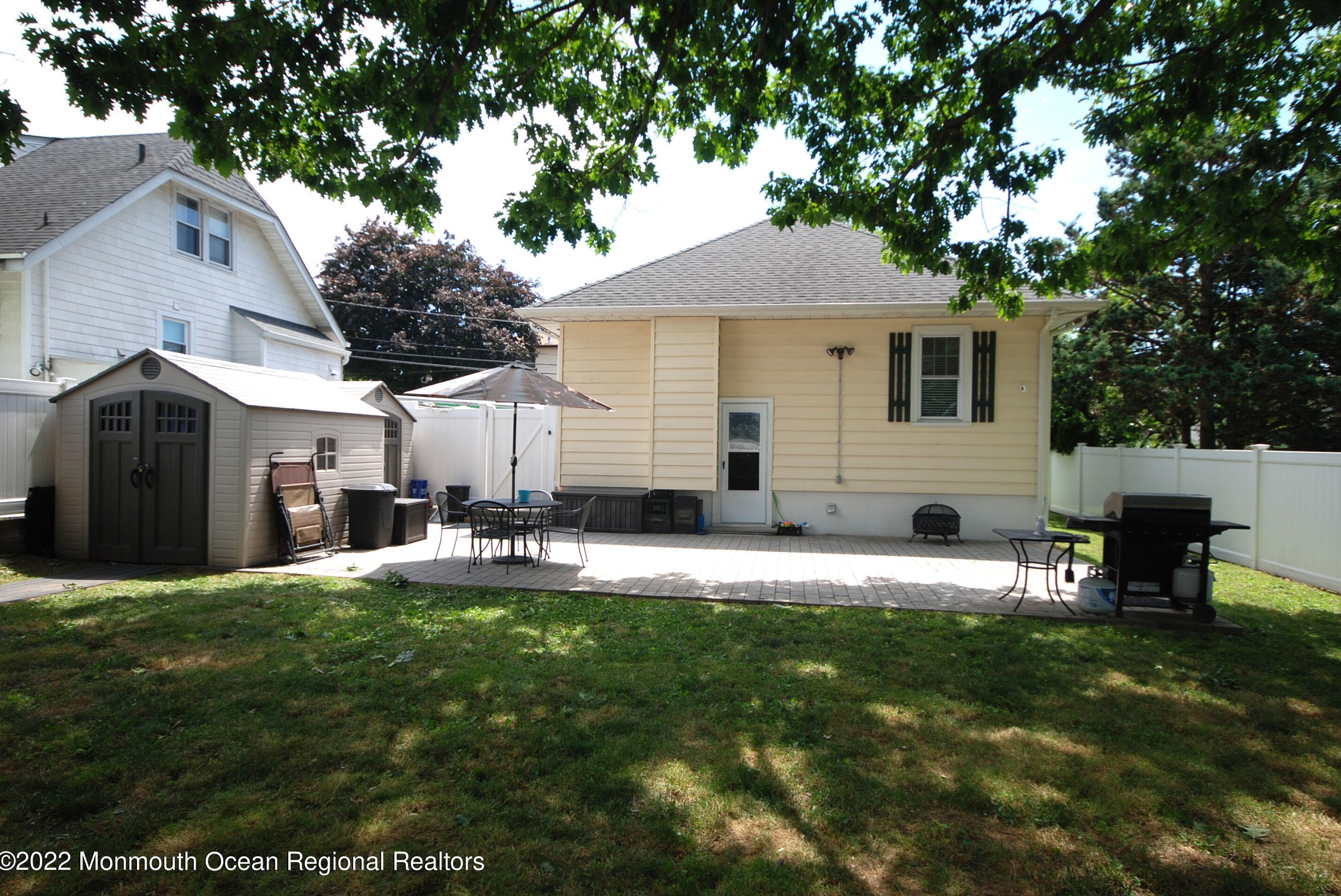 127 Smt Ave, Lyndhurst NJ 07071-1228 exterior