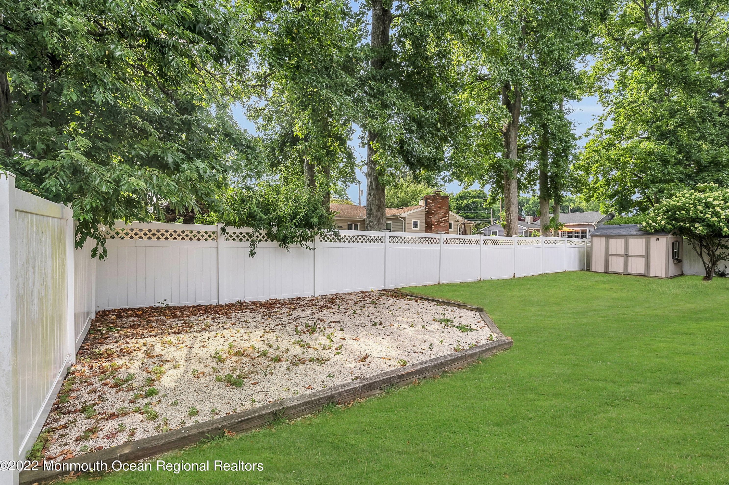 1802 Holbrook St, Oakhurst NJ  07755-2837 exterior