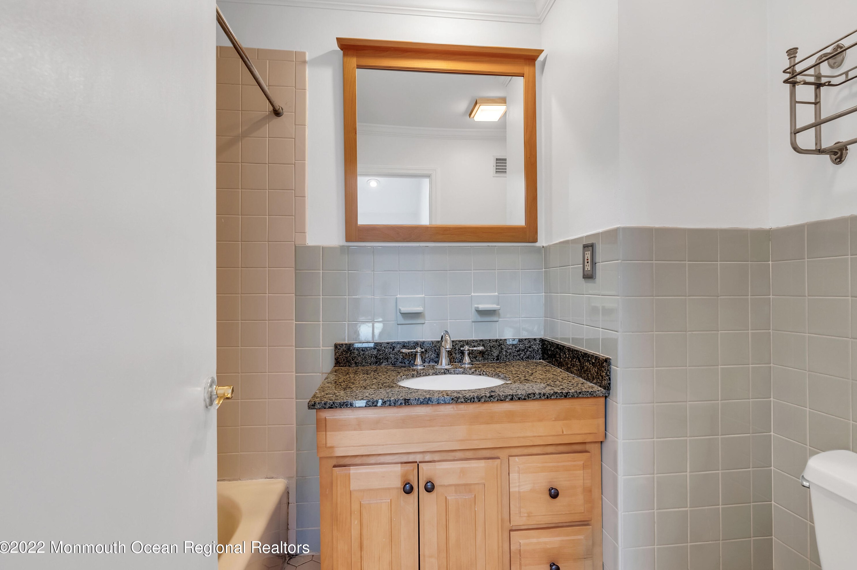 1802 Holbrook St, Oakhurst NJ  07755-2837 exterior