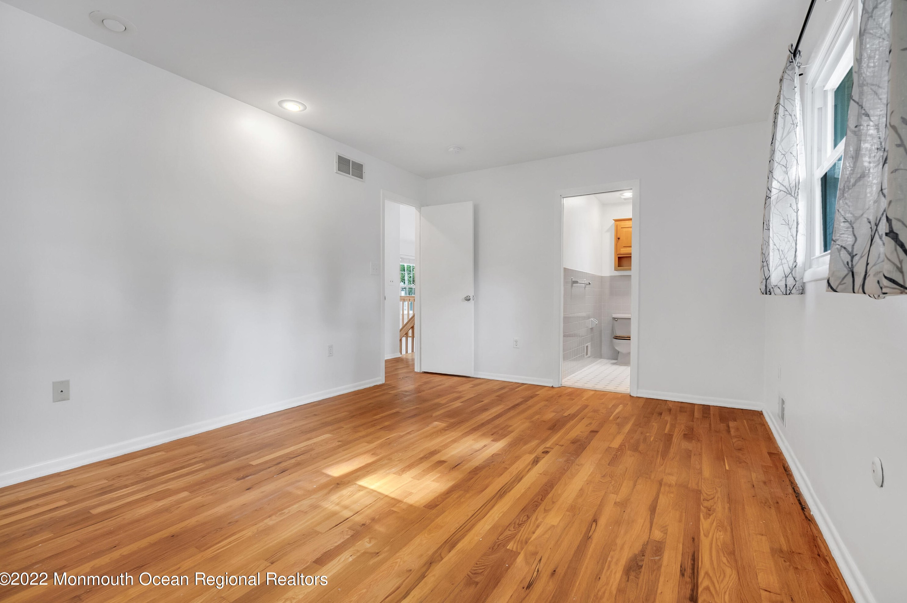 1802 Holbrook St, Oakhurst NJ  07755-2837 exterior