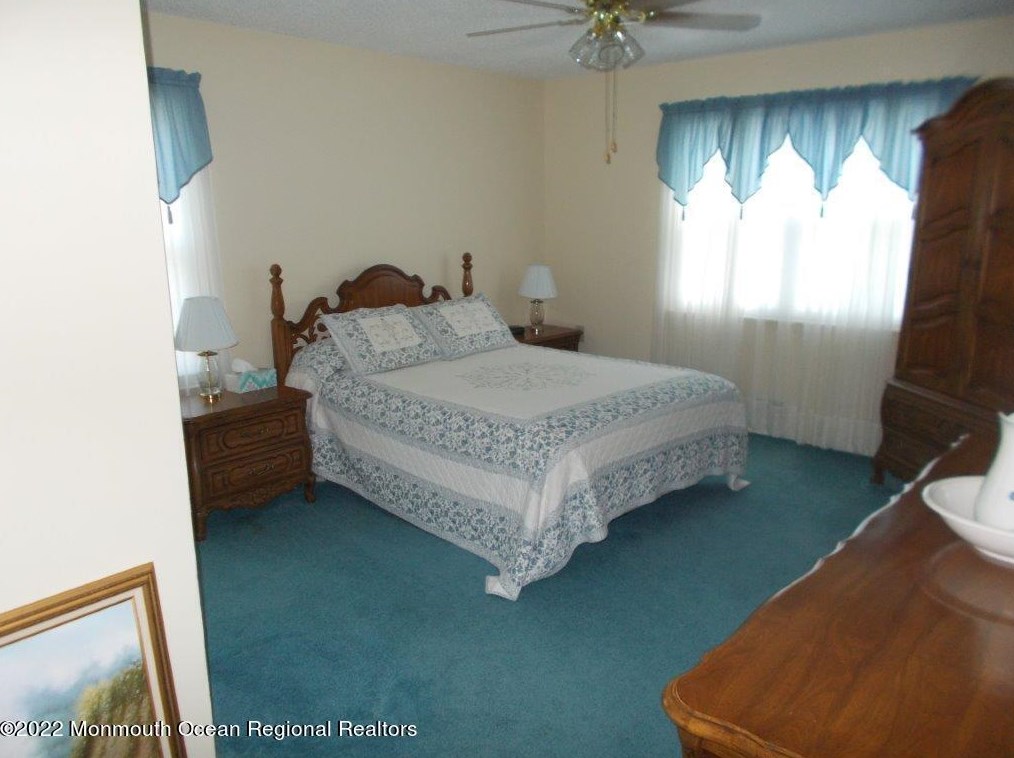 13 Bellwood Ct, Barnegat Township NJ 08005-3124 exterior