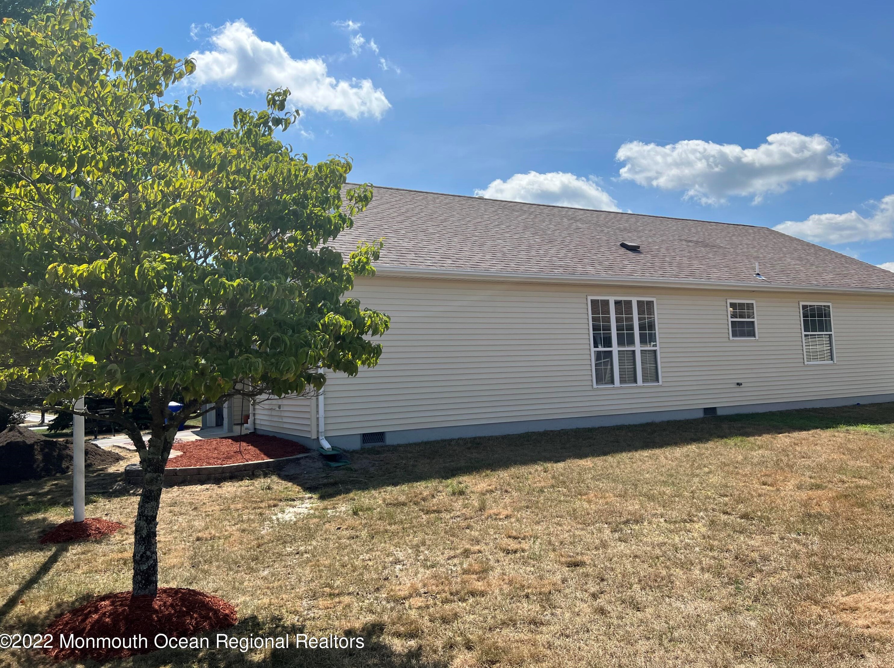 19 Winterton Dr, Toms River NJ  08757-6024 exterior