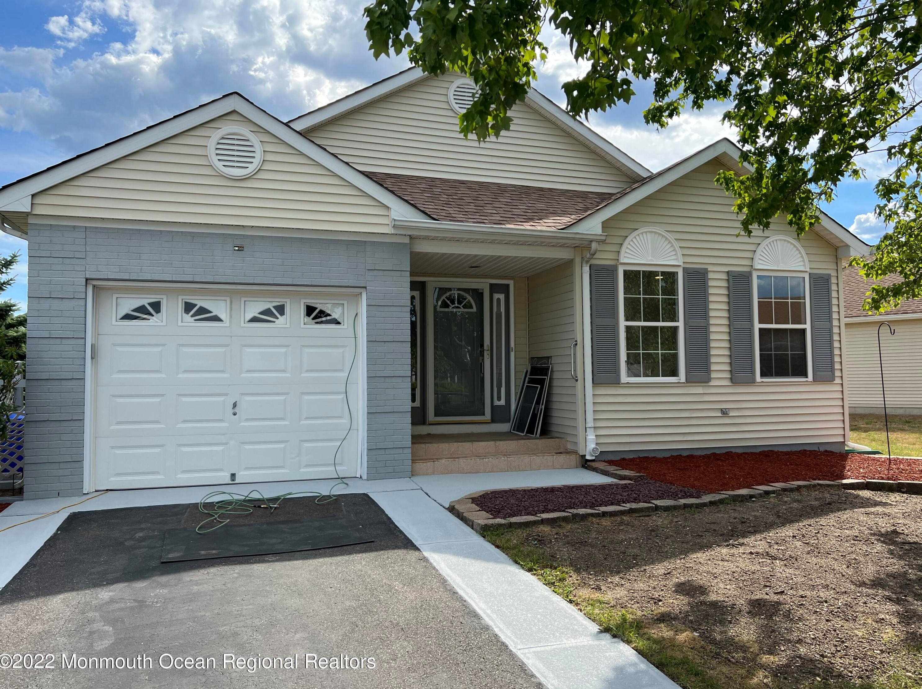 19 Winterton Dr, Toms River NJ  08757-6024 exterior